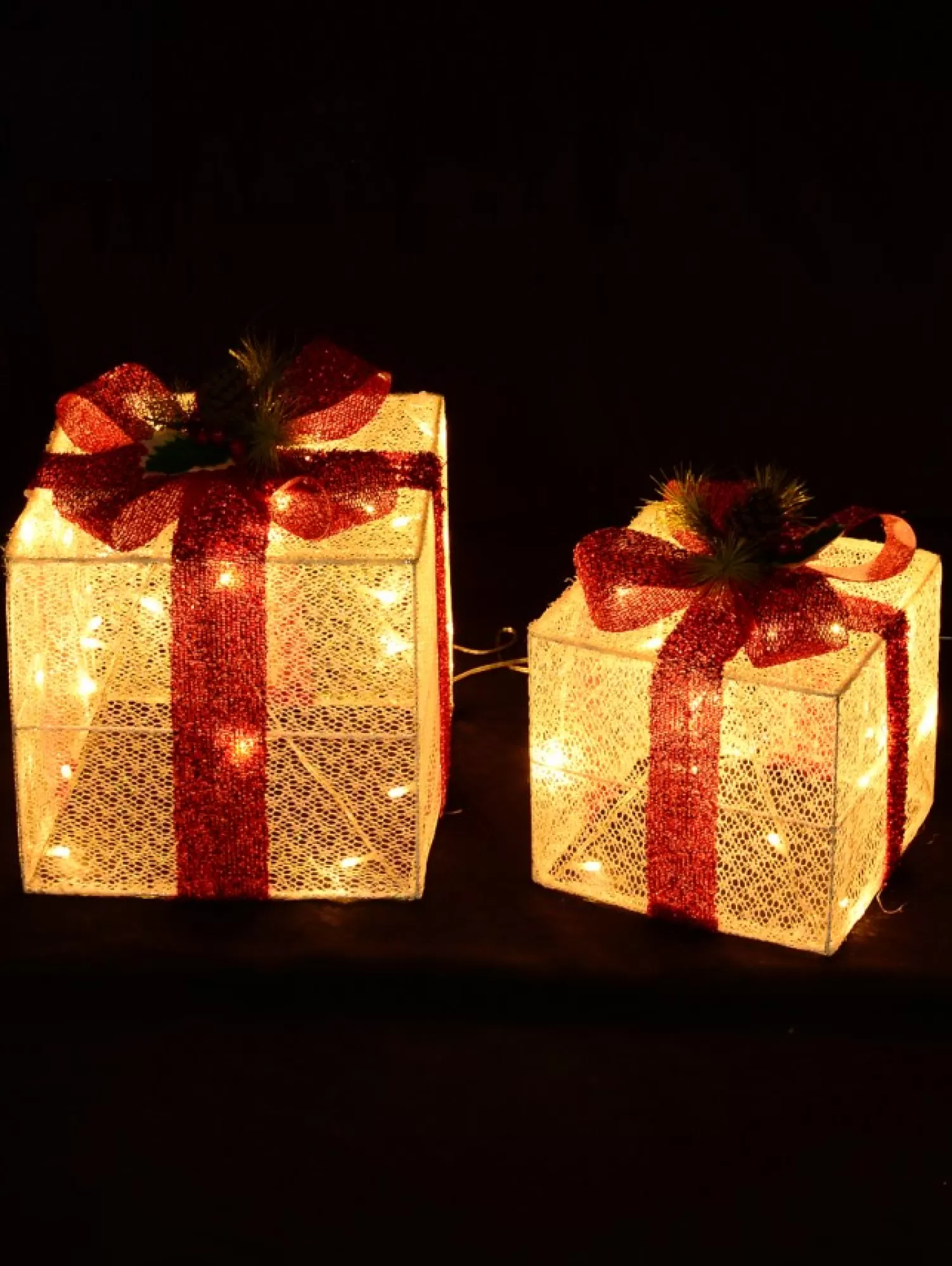 Christmas Warehouse Glittered White Mesh 3D Gift Boxes With Bow & Warm White Led Lights - 30Cm> Christmas Light Displays - 3D