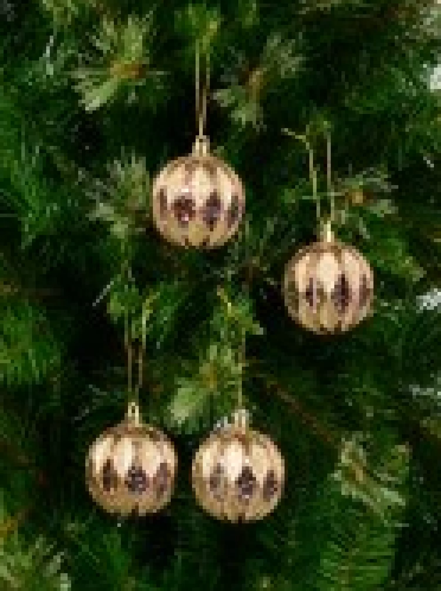 Christmas Warehouse Light Pink Christmas Baubles With Gold Geometric Textured Pattern - 6 X 60M> Bauble Packs