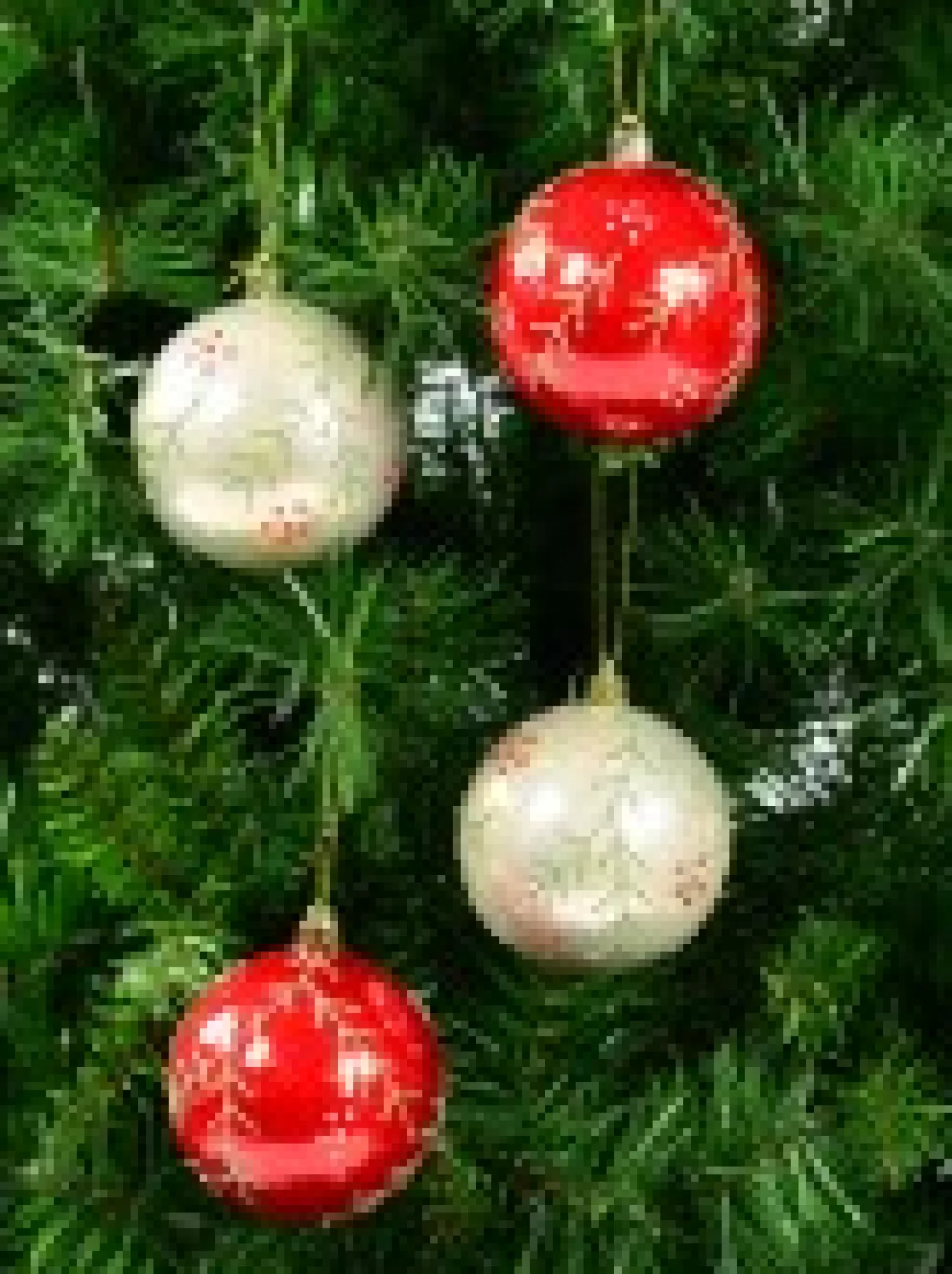 Christmas Warehouse Red & Pearl Christmas Baubles With Glittered Leaves & Dots Pattern - 6 X 60Mm> Bauble Packs