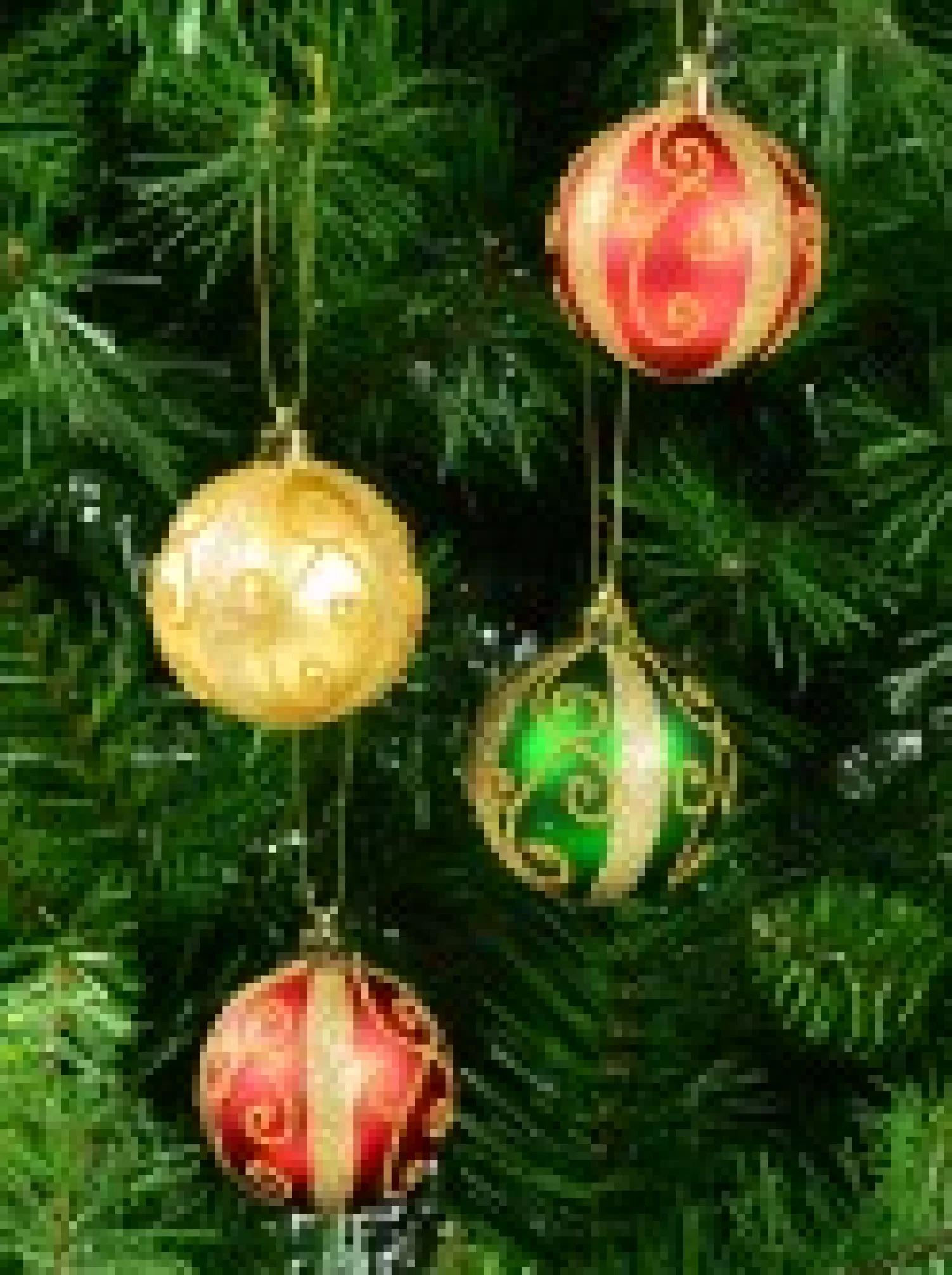 Christmas Warehouse Red, Green & Gold Baubles With Gold Filigree Pattern & Thick Stripe - 6 X 60Mm> Bauble Packs
